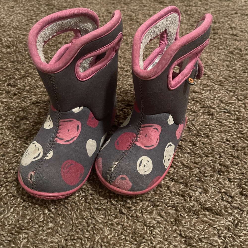 Toddler girls Bogs boots, size 5